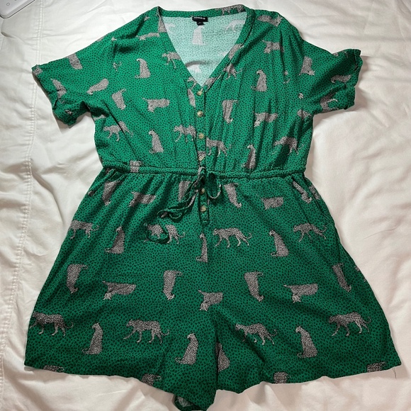 torrid Pants - Torrid Women's Green w Cheetah Print Romper w Pockets Drawstring Waist | Size 1